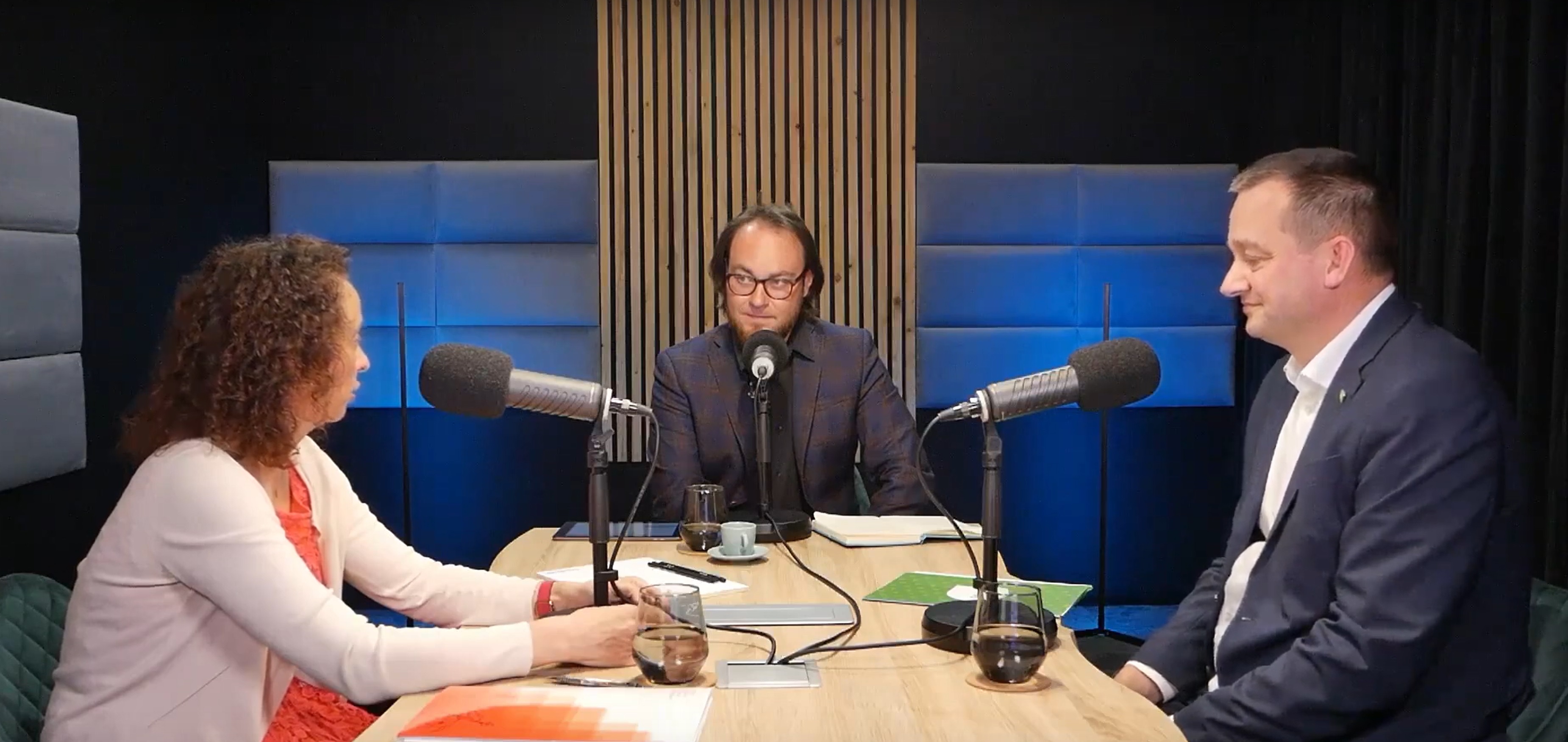 ozdravme videopodcast: Šéfka ÚDZS Renáta Bláhová vs. riaditeľ Dôvery Martin Kultan 